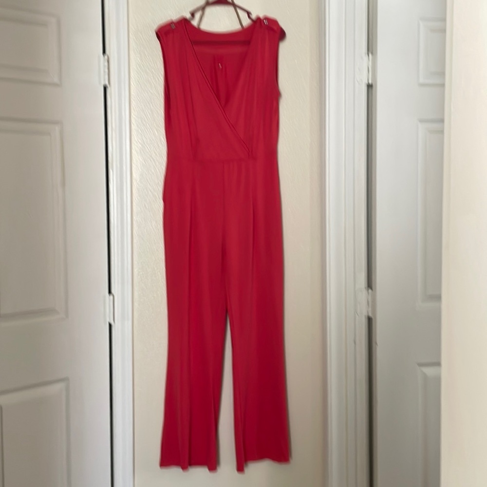 L red jumper